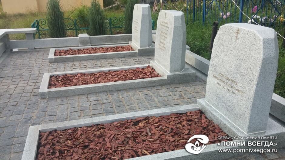 Ваза. Лезниковский гранит Бугульма Мраморные розы Тобольск