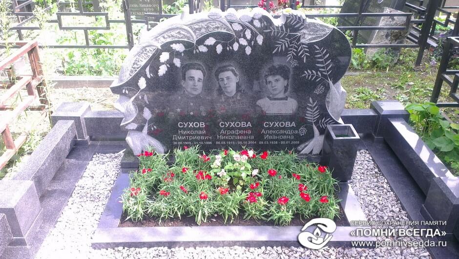 Прямоугольный вертикальный памятник Таганрог Эконом памятник Плечики Цветной бульвар